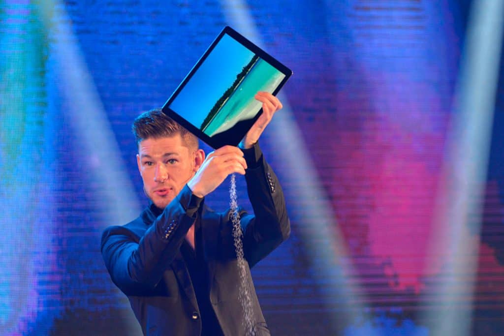 iPad Zauberer und Tablet Künstler