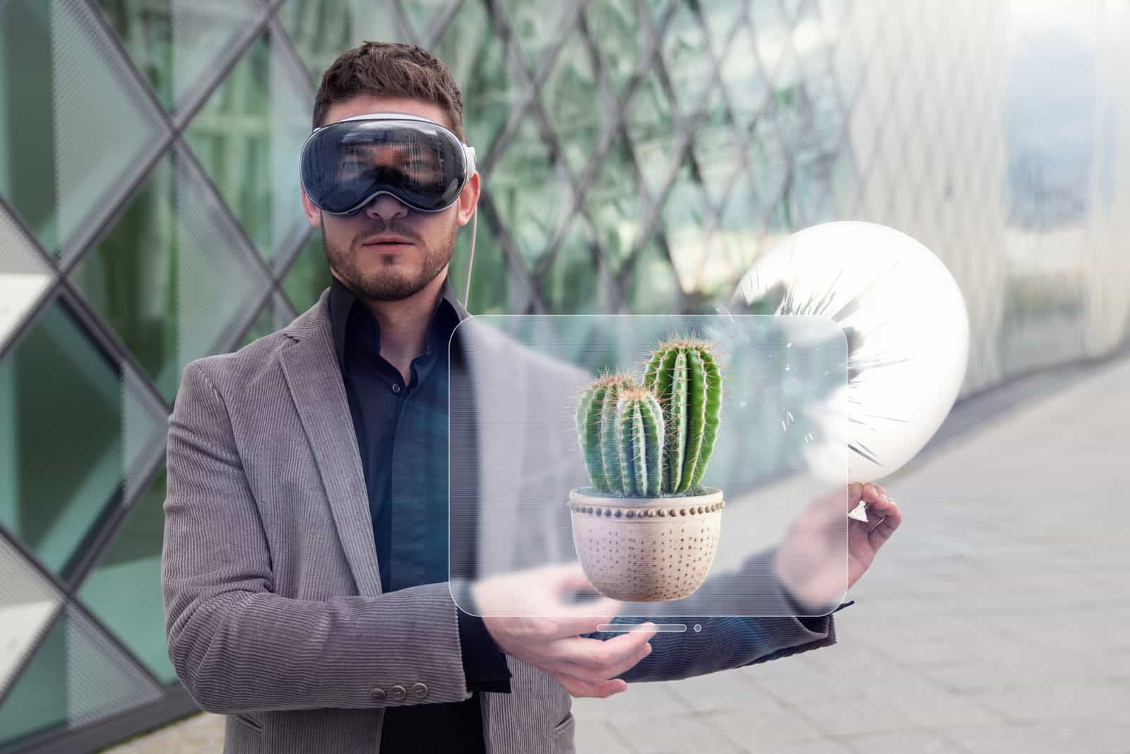 Andreas Axmann zaubert mit einem XR-Headset